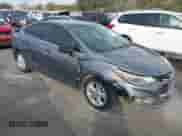 2018 Chevrolet Cruze LT z VIN 1G1BE5SM2J7188657, wystawiony jako IAAI lot #43440260 z przebiegiem 173 856 mil mil oraz . Historia ofert i sprzedaży dostępna na DreamBid. Obrazek 1.