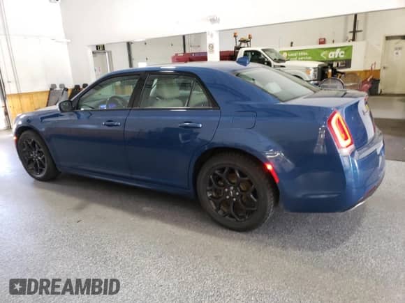 2021 Chrysler 300 Touring L z VIN 2C3CCARG7MH533057, wystawiony jako Copart lot #60696545 z przebiegiem 50 857 mil mil oraz Czysty tytuł • Clean title. Historia ofert i sprzedaży dostępna na DreamBid. Obrazek 2.