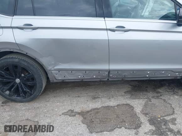 2021 Volkswagen Tiguan SE с VIN 3VV2B7AX3MM130642, выставлен на аукционе IAAI как лот 42567026 с пробегом 60 604 миль миль и . История ставок и продаж доступна на DreamBid. Изображение 6.