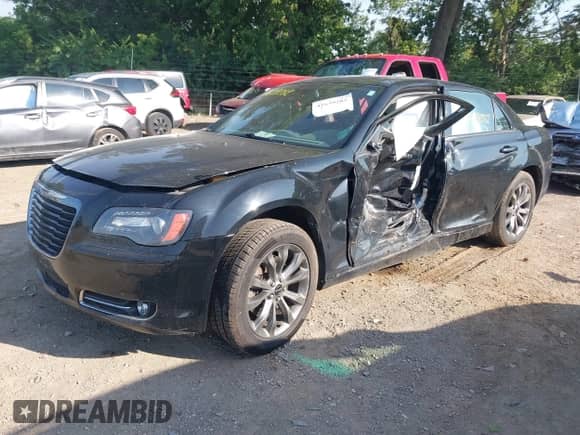 2014 Chrysler 300 S с VIN 2C3CCAGG8EH255726, выставлен на аукционе IAAI как лот 42639282 с пробегом 170 416 миль миль и . История ставок и продаж доступна на DreamBid. Изображение 17.