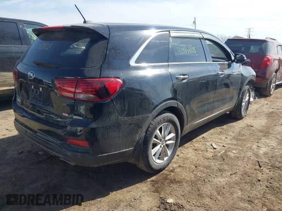 2019 Kia Sorento LX with VIN 5XYPG4A37KG442832, listed as a IAAI auction lot 41788808 with 96,312 mi miles and . Bid and sale history available at DreamBid. Image 4.