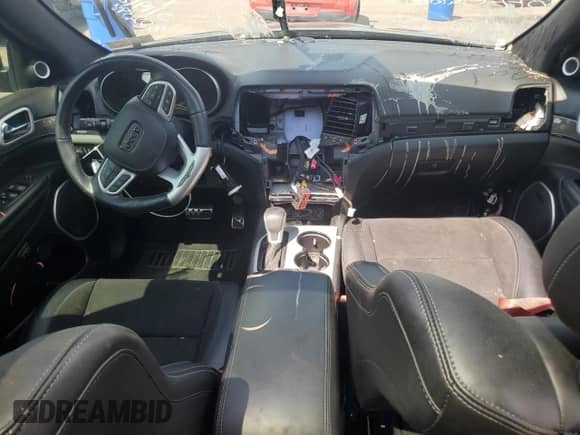 2021 Jeep Grand Cherokee Trackhawk z VIN 1C4RJFN99MC822394, wystawiony jako Copart lot #63350645 z przebiegiem Nie podano mil oraz Szkoda całkowita • Salvage title. Historia ofert i sprzedaży dostępna na DreamBid. Obrazek 8.