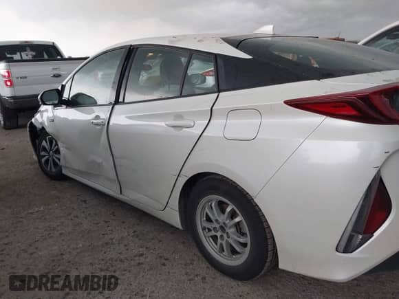 2018 Toyota Prius Plus z VIN JTDKARFP0J3084142, wystawiony jako IAAI lot #41936736 z przebiegiem 50 699 mil mil oraz . Historia ofert i sprzedaży dostępna na DreamBid. Obrazek 18.