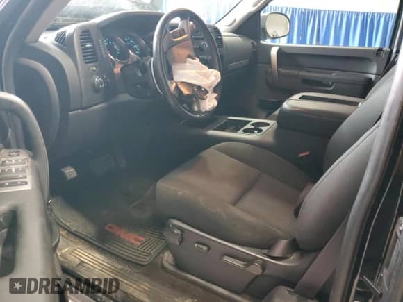 2013 GMC Sierra 1500 SLE z VIN 1GTR2VE78DZ257087, wystawiony jako Copart lot #70910825 z przebiegiem 62 007 mil mil oraz Szkoda całkowita • Salvage title. Historia ofert i sprzedaży dostępna na DreamBid. Obrazek 8.