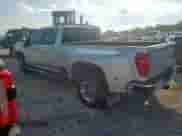 2022 Chevrolet Silverado 3500HD LT z VIN 1GC4YTEY9NF268074, wystawiony jako Copart lot #71039905 z przebiegiem 135 342 mil mil oraz Czysty tytuł • Clean title. Historia ofert i sprzedaży dostępna na DreamBid. Obrazek 2.