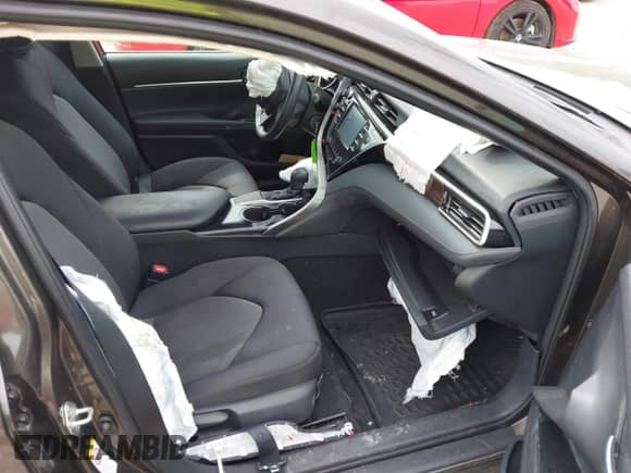 2018 Toyota Camry SE z VIN 4T1B11HK8JU541000, wystawiony jako IAAI lot #42759084 z przebiegiem 54 273 mil mil oraz . Historia ofert i sprzedaży dostępna na DreamBid. Obrazek 5.