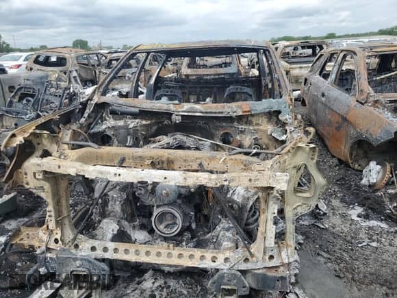 2022 GMC Sierra 1500 SLT z VIN 3GTUUDEDXNG647307, wystawiony jako Copart lot #57294655 z przebiegiem Nie podano mil oraz Nie do naprawy • Non repairable. Historia ofert i sprzedaży dostępna na DreamBid. Obrazek 5.