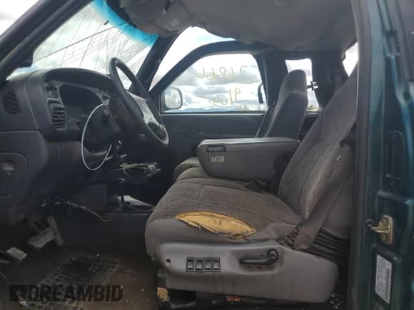 1998 Dodge 1500 с VIN 1B7HF13Z3WJ107175, выставлен на аукционе Copart как лот 64709894 с пробегом 165 472 миль миль и Списание • Salvage title. История ставок и продаж доступна на DreamBid. Изображение 7.
