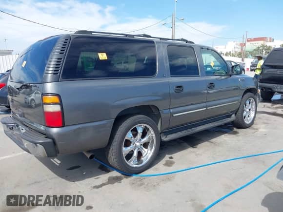 2002 Chevrolet Suburban LT с VIN 3GNEC16T52G208952, выставлен на аукционе IAAI как лот 41857120 с пробегом Не указан миль и . История ставок и продаж доступна на DreamBid. Изображение 4.