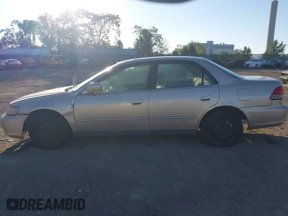2001 Honda Accord LX с VIN 1HGCG65561A049927, выставлен на аукционе IAAI как лот 43377566 с пробегом 216 110 миль миль и . История ставок и продаж доступна на DreamBid. Изображение 14.