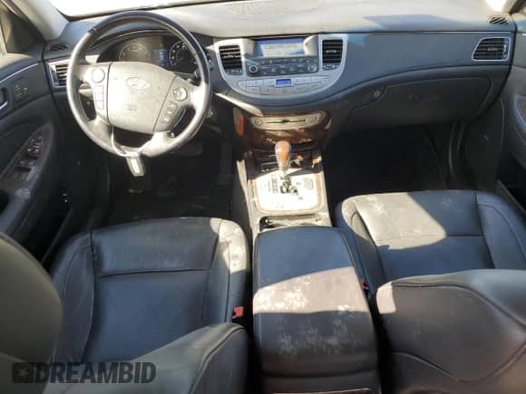 2009 Hyundai Genesis z VIN KMHGC46E79U043090, wystawiony jako Copart lot #70617244 z przebiegiem 63 839 mil mil oraz Szkoda całkowita • Salvage title. Historia ofert i sprzedaży dostępna na DreamBid. Obrazek 8.