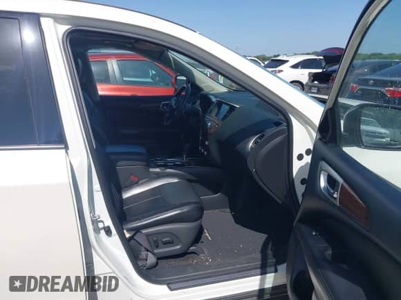 2017 Nissan Pathfinder SL z VIN 5N1DR2MM1HC680626, wystawiony jako IAAI lot #42799068 z przebiegiem 109 031 mil mil oraz . Historia ofert i sprzedaży dostępna na DreamBid. Obrazek 5.