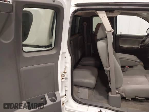 2007 Dodge Dakota SLT z VIN 1D7HE42K07S164847, wystawiony jako IAAI lot #43383740 z przebiegiem 108 064 mil mil oraz . Historia ofert i sprzedaży dostępna na DreamBid. Obrazek 8.