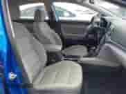 2017 Hyundai Elantra SE z VIN 5NPD74LF6HH204370, wystawiony jako IAAI lot #43321721 z przebiegiem 56 052 mil mil oraz . Historia ofert i sprzedaży dostępna na DreamBid. Obrazek 5.