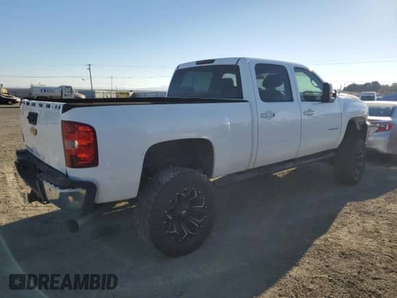 2011 Chevrolet Silverado 2500HD LTZ z VIN 1GC1KYC83BF194344, wystawiony jako Copart lot #70787114 z przebiegiem 285 134 mil mil oraz Czysty tytuł • Clean title. Historia ofert i sprzedaży dostępna na DreamBid. Obrazek 3.