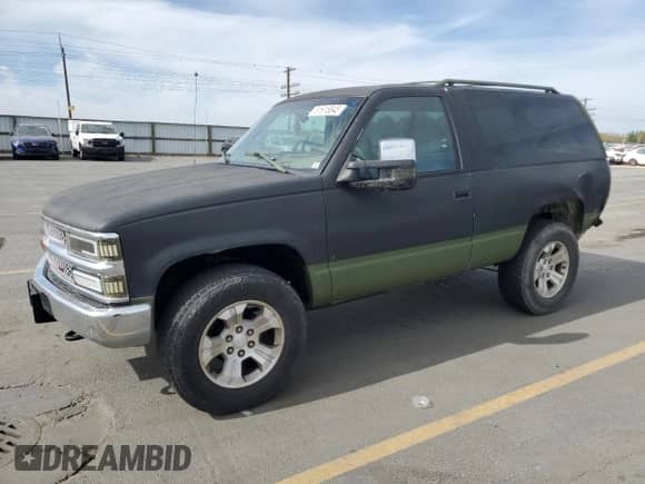 1998 Chevrolet Tahoe z VIN 3GNEK18R8WG130659, wystawiony jako Copart lot #81615845 z przebiegiem 308 784 mil mil oraz Szkoda całkowita • Salvage title. Historia ofert i sprzedaży dostępna na DreamBid. Obrazek 1.