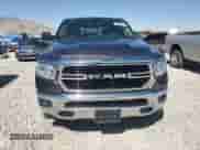 2020 Ram 1500 Lone Star z VIN 1C6RREFT2LN372496, wystawiony jako Copart lot #66883505 z przebiegiem 46 043 mil mil oraz Szkoda całkowita • Salvage title. Historia ofert i sprzedaży dostępna na DreamBid. Obrazek 5.