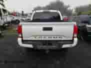 2017 Toyota Tacoma SR5 с VIN 5TFCZ5AN1HX087243, выставлен на аукционе Copart как лот 68001565 с пробегом 63 152 миль миль и Чистый • Clean title. История ставок и продаж доступна на DreamBid. Изображение 6.