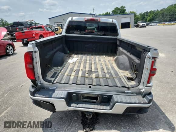 2016 Chevrolet Colorado 4WD Z71 z VIN 1GCPTDE10G1393307, wystawiony jako Copart lot #59538275 z przebiegiem 111 465 mil mil oraz Czysty tytuł • Clean title. Historia ofert i sprzedaży dostępna na DreamBid. Obrazek 6.