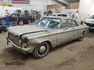 1962 Chevrolet Corvair с VIN 20927W154786, выставлен на аукционе Copart как лот 53320845 с пробегом 56 229 миль миль и Списание • Salvage title. История ставок и продаж доступна на DreamBid. Изображение 1.