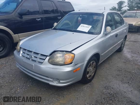 2004 Hyundai Accent GL z VIN KMHCG45C04U542714, wystawiony jako IAAI lot #42917213 z przebiegiem 172 011 mil mil oraz . Historia ofert i sprzedaży dostępna na DreamBid. Obrazek 2.