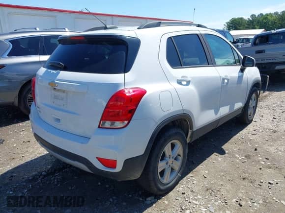 2021 Chevrolet Trax LT with VIN KL7CJLSB2MB329347, listed as a IAAI auction lot 42550666 with 89,893 mi miles and . Bid and sale history available at DreamBid. Image 4.