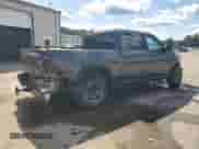 2018 Ram 1500 Rebel z VIN 1C6RR7YT0JS145136, wystawiony jako Copart lot #73692774 z przebiegiem 135 583 mil mil oraz Czysty tytuł • Clean title. Historia ofert i sprzedaży dostępna na DreamBid. Obrazek 3.