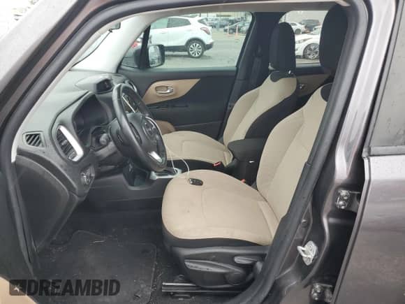 2017 Jeep Renegade Latitude z VIN ZACCJABB8HPF10438, wystawiony jako Copart lot #76149703 z przebiegiem 53 754 mil mil oraz Szkoda całkowita • Salvage title. Historia ofert i sprzedaży dostępna na DreamBid. Obrazek 7.