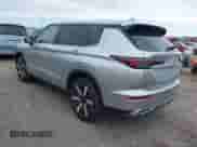 2025 Mitsubishi Outlander SE z VIN JA4J4VA83SZ016874, wystawiony jako IAAI lot #43491496 z przebiegiem 8 726 mil mil oraz . Historia ofert i sprzedaży dostępna na DreamBid. Obrazek 3.