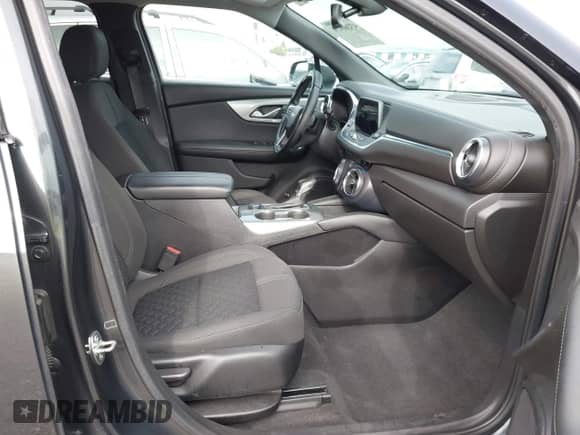 2020 Chevrolet Blazer LT z VIN 3GNKBCRS8LS537972, wystawiony jako IAAI lot #43260979 z przebiegiem 103 372 mil mil oraz . Historia ofert i sprzedaży dostępna na DreamBid. Obrazek 5.