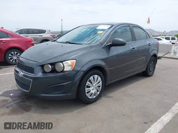 2013 Chevrolet Sonic LS с VIN 1G1JA5SH3D4218152, выставлен на аукционе IAAI как лот 42760398 с пробегом Не указан миль и . История ставок и продаж доступна на DreamBid. Изображение 2.