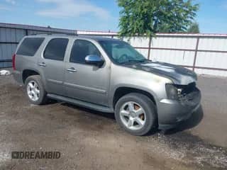 2007 Chevrolet Tahoe LTZ z VIN 1GNFK13027R288493, wystawiony jako IAAI lot #42493796 z przebiegiem Nie podano mil oraz . Historia ofert i sprzedaży dostępna na DreamBid. Obrazek 1.