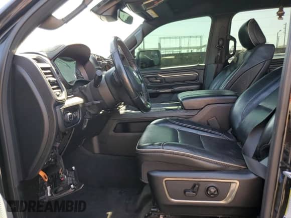 2020 Ram 1500 Limited z VIN 1C6RREHT9LN100394, wystawiony jako Copart lot #62424455 z przebiegiem Nie podano mil oraz Szkoda całkowita • Salvage title. Historia ofert i sprzedaży dostępna na DreamBid. Obrazek 7.