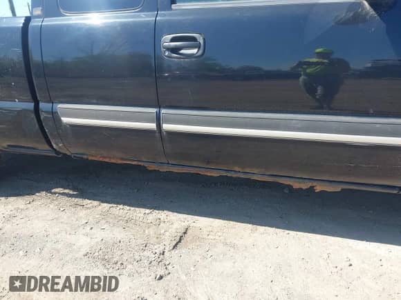 2003 Chevrolet Silverado 1500 LS with VIN 2GCEC19V331354055, listed as a IAAI auction lot 42227227 with Not provided miles and . Bid and sale history available at DreamBid. Image 12.