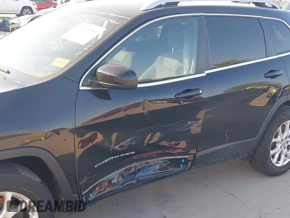 2016 Jeep Cherokee Latitude с VIN 1C4PJMCS6GW251886, выставлен на аукционе IAAI как лот 43208251 с пробегом 108 670 миль миль и . История ставок и продаж доступна на DreamBid. Изображение 6.