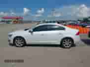 2016 Volvo S60 T5 Drive-E Premier z VIN YV126MFK3G2392567, wystawiony jako IAAI lot #42731679 z przebiegiem 91 321 mil mil oraz . Historia ofert i sprzedaży dostępna na DreamBid. Obrazek 14.
