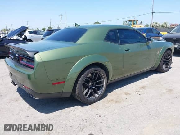 2022 Dodge Challenger R/T Scat Pack Widebody z VIN 2C3CDZFJ8NH177621, wystawiony jako IAAI lot #42358022 z przebiegiem 19 076 mil mil oraz . Historia ofert i sprzedaży dostępna na DreamBid. Obrazek 4.