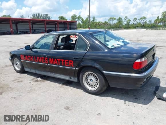 1997 BMW 7 Series 740iL with VIN WBAGJ8327VDM01744, listed as a IAAI auction lot 42880247 with 170,109 mi miles and . Bid and sale history available at DreamBid. Image 3.