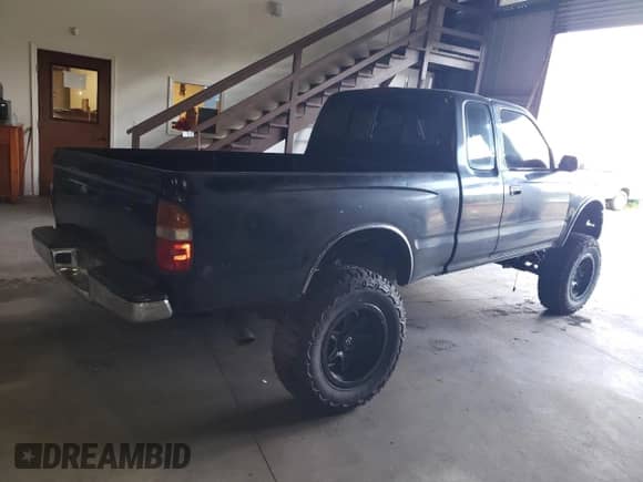 1997 Toyota Tacoma z VIN 4TAWN72N8VZ275224, wystawiony jako Copart lot #53267355 z przebiegiem 258 016 mil mil oraz Szkoda całkowita • Salvage title. Historia ofert i sprzedaży dostępna na DreamBid. Obrazek 3.