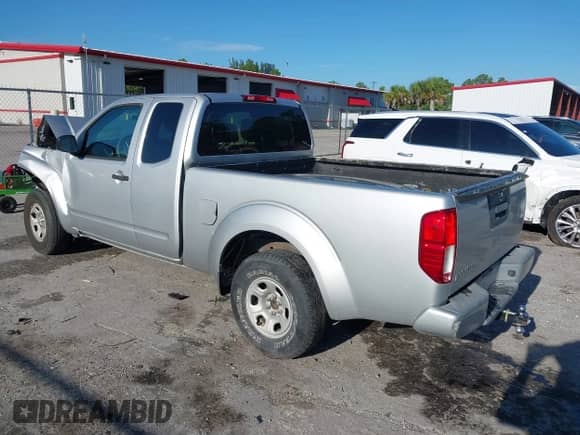 2017 Nissan Frontier S z VIN 1N6BD0CT4HN770569, wystawiony jako IAAI lot #43045627 z przebiegiem Nie podano mil oraz . Historia ofert i sprzedaży dostępna na DreamBid. Obrazek 3.