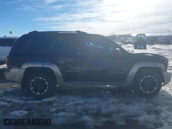 2002 Chevrolet TrailBlazer LTZ with VIN 1GNDT13S722317770, listed as a IAAI auction lot 41646777 with 250,324 mi miles and . Bid and sale history available at DreamBid. Image 14.