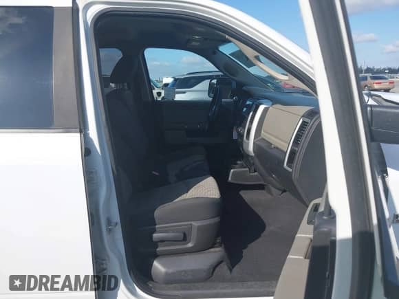 2011 Ram 1500 Big Horn z VIN 1D7RB1GT8BS703947, wystawiony jako IAAI lot #43206388 z przebiegiem 251 282 mil mil oraz . Historia ofert i sprzedaży dostępna na DreamBid. Obrazek 5.