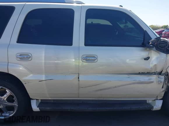 2004 Cadillac Escalade with VIN 1GYEC63TX4R193940, listed as a IAAI auction lot 42482732 with 280,833 mi miles and . Bid and sale history available at DreamBid. Image 13.