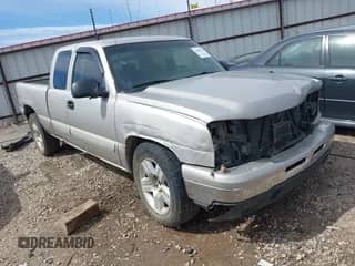 2006 Chevrolet Silverado 1500 LS z VIN 1GCEC19V16Z233584, wystawiony jako IAAI lot #41664131 z przebiegiem 316 943 mil mil oraz . Historia ofert i sprzedaży dostępna na DreamBid. Obrazek 1.
