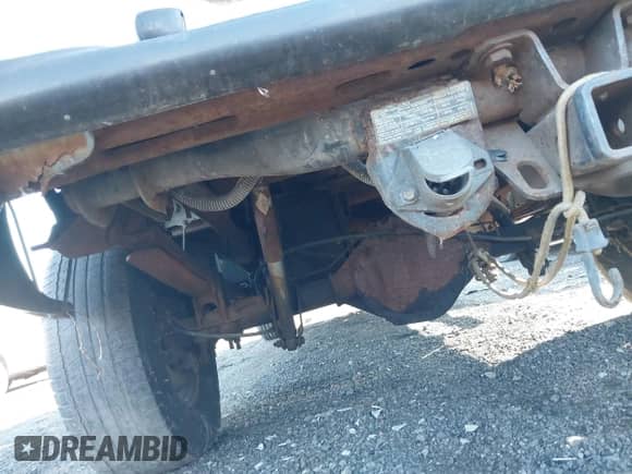 2003 Chevrolet Silverado 1500HD LS с VIN 1GCGC13U73F207979, выставлен на аукционе IAAI как лот 41009074 с пробегом Не указан миль и . История ставок и продаж доступна на DreamBid. Изображение 12.