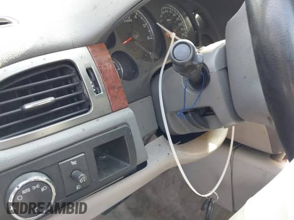 2008 Chevrolet Suburban LTZ с VIN 3GNFC16098G109439, выставлен на аукционе IAAI как лот 42742290 с пробегом Не указан миль и . История ставок и продаж доступна на DreamBid. Изображение 12.