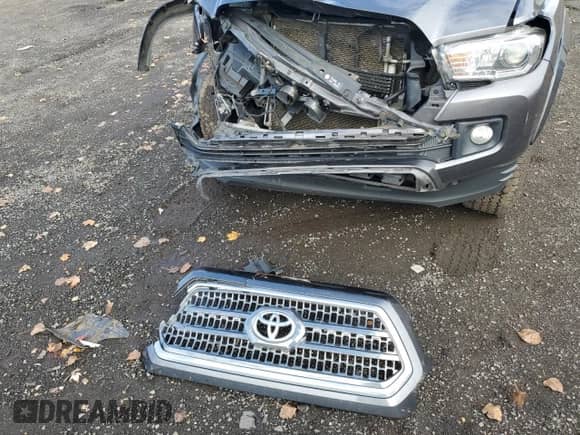 2017 Toyota Tacoma SR5 с VIN 5TFSZ5AN2HX067594, выставлен на аукционе Copart как лот 85170305 с пробегом 132 108 миль миль и Списание • Salvage title. История ставок и продаж доступна на DreamBid. Изображение 12.