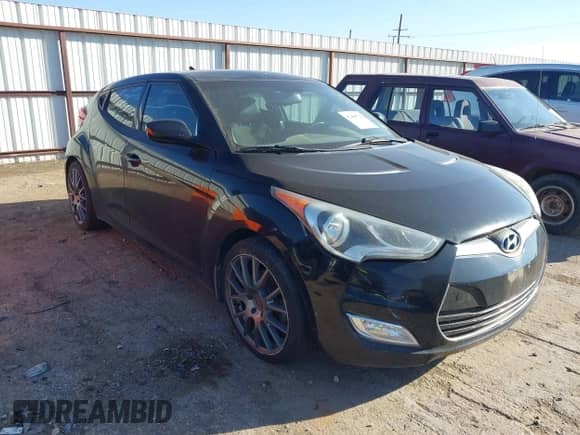 2013 Hyundai Veloster w/Gray Int z VIN KMHTC6ADXDU108497, wystawiony jako IAAI lot #43408721 z przebiegiem 100 974 mil mil oraz . Historia ofert i sprzedaży dostępna na DreamBid. Obrazek 1.