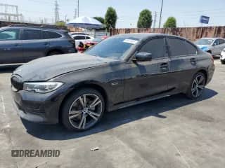 2022 BMW 3 Series 330e с VIN 3MW5P7J04N8C34239, выставлен на аукционе Copart как лот 68445455 с пробегом 95 169 миль миль и Списание • Salvage title. История ставок и продаж доступна на DreamBid. Изображение 1.