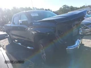 2024 Chevrolet Silverado 1500 LT z VIN 2GCUDDED8R1224465, wystawiony jako IAAI lot #41216509 z przebiegiem 9 830 mil mil oraz . Historia ofert i sprzedaży dostępna na DreamBid. Obrazek 1.